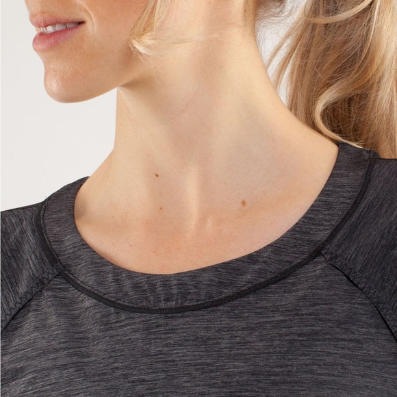 NEW Lululemon Sun Runner Short Sleeve
in Heathered Black & Black Lace. 
Size 8. - Picture 4 of 8